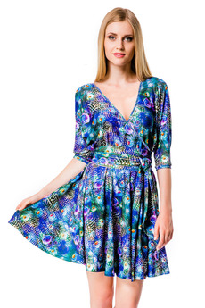 Синее летнее платье с принтом Перо павлина Mondigo